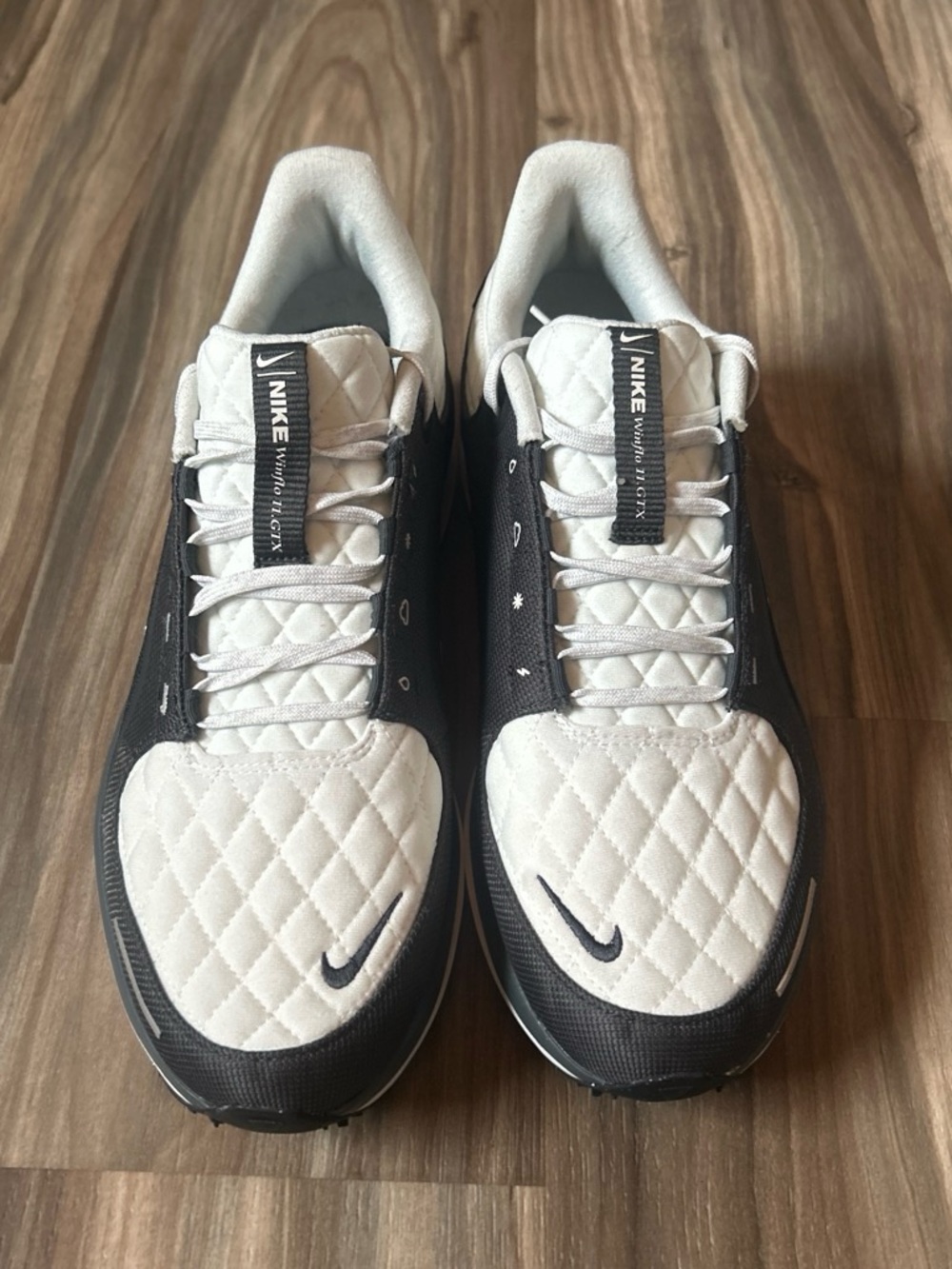 Nike White and Black Quilted Golf Shoes - Picture 5 of 8